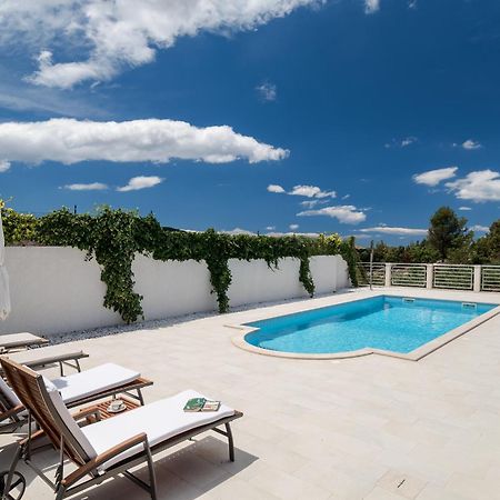 Villa Lilin San Donji Humac Exterior photo